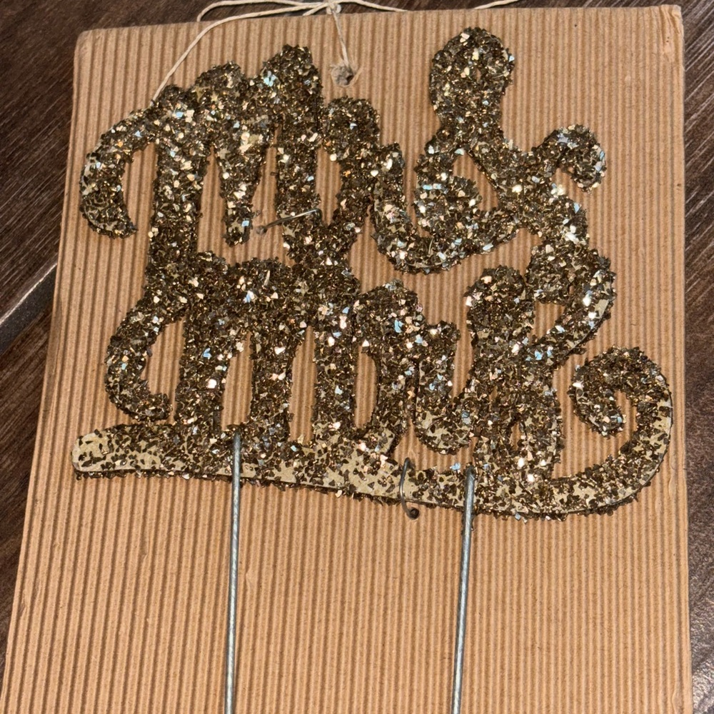 Gold Glitter 'Mr & Mrs' Cake Topper - never opened